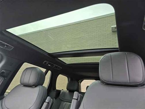 2025 Land Rover Range Rover P550e SE