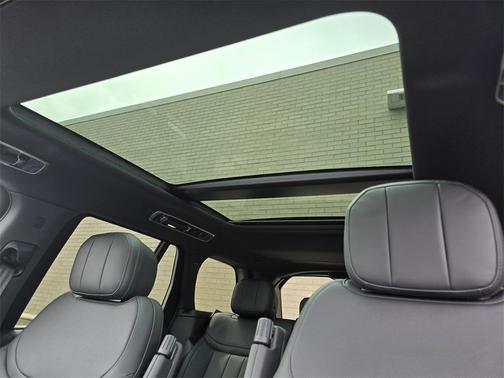 2025 Land Rover Range Rover P550e SE