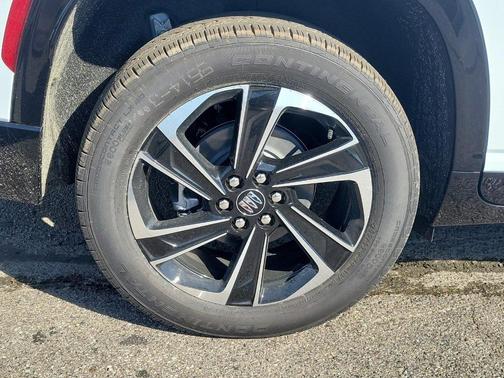 White Tri-Coat 2027 Buick Enclave TOURING