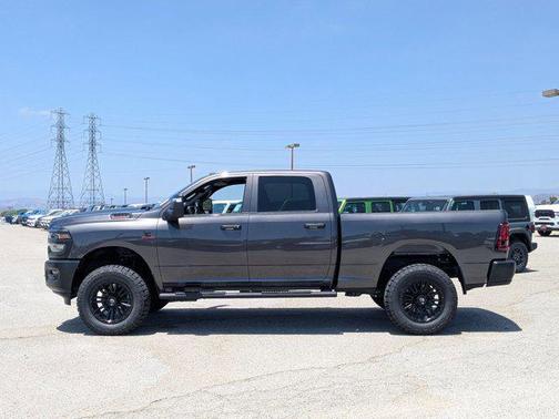 2025 RAM 2500 Tradesman Crew Cab 4x4 6'4' Box