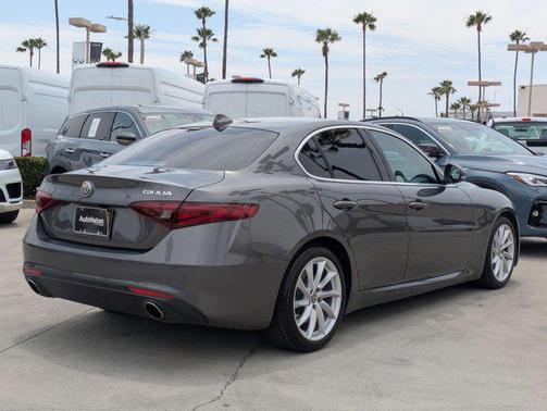 2019 Alfa Romeo Giulia Base