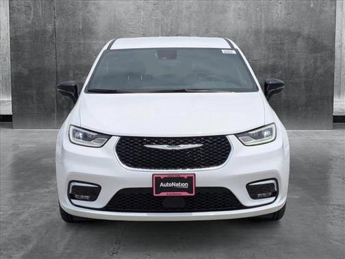 2025 Chrysler Pacifica L