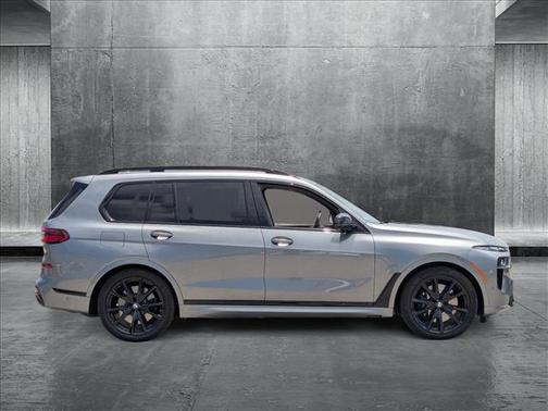 2024 BMW X7 M60i