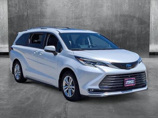 2022 Toyota Sienna Platinum 7 Passenger