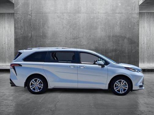 2022 Toyota Sienna Platinum 7 Passenger