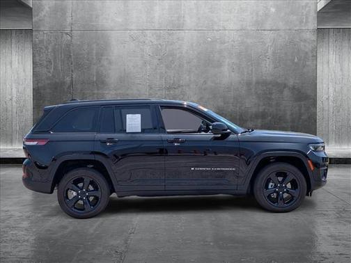 2023 Jeep Grand Cherokee Laredo