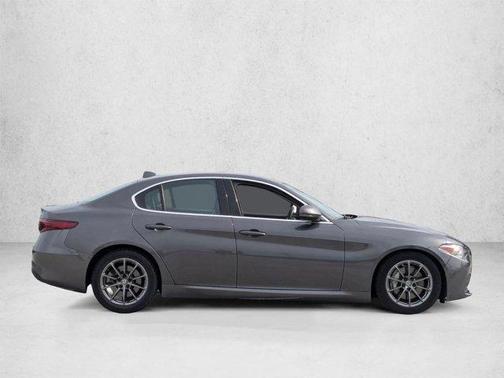 Vesuvio Gray Metallic 2020 Alfa Romeo Giulia Base