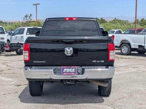 Diamond Black Crystal Pearlcoat 2021 RAM 2500 Big Horn Crew Cab 4x4 6'4' Box