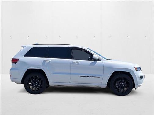 2022 Jeep Grand Cherokee Laredo