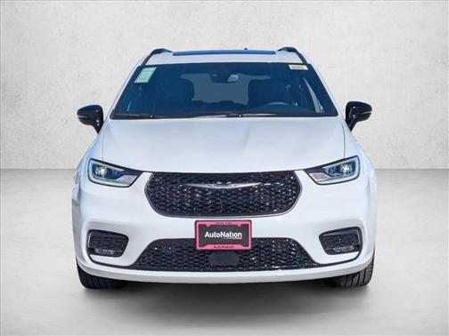 Bright White Clearcoat 2026 Chrysler Pacifica Limited