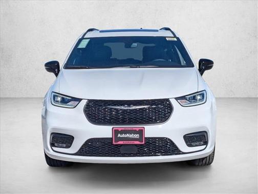 Bright White Clearcoat 2026 Chrysler Pacifica Limited