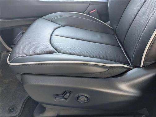 Bright White Clearcoat 2026 Chrysler Pacifica Limited