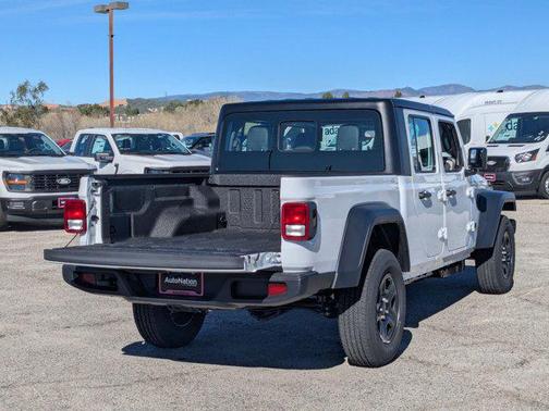 Bright White Clearcoat 2026 Jeep Gladiator Sport