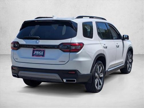 Platinum White Pearl 2023 Honda Pilot Touring 8-Passenger