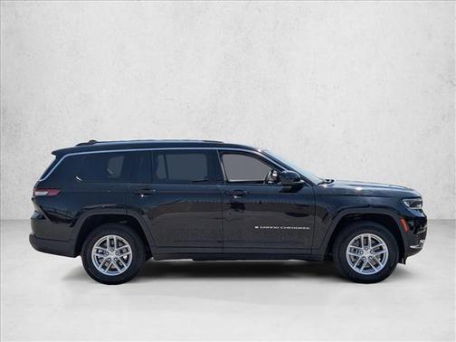 Diamond Black Crystal Pearlcoat 2023 Jeep Grand Cherokee L Laredo
