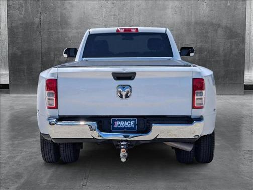 2022 RAM 3500 Tradesman Regular Cab 4x2 8' Box