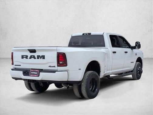 Bright White Clearcoat 2026 RAM 3500 Big Horn Crew Cab 4x4 8' Box