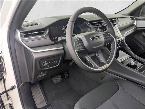 Bright White Clearcoat 2026 Jeep Grand Cherokee Laredo