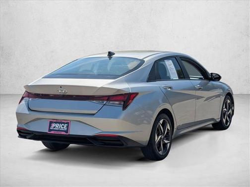 Shimmering Silver Pearl 2023 Hyundai ELANTRA SEL
