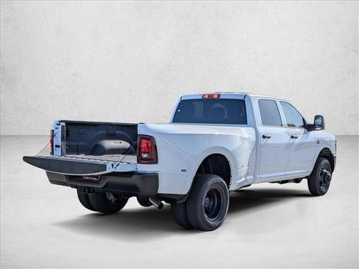 Bright White Clearcoat 2026 RAM 3500 Tradesman Crew Cab 4x4 8' Box