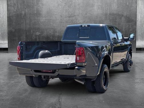 2025 RAM 3500 Limited Crew Cab 4x4 8' Box