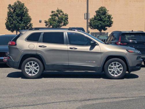 2017 Jeep Cherokee Sport