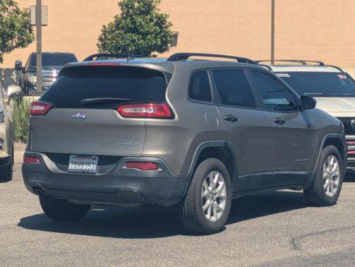 2017 Jeep Cherokee Sport