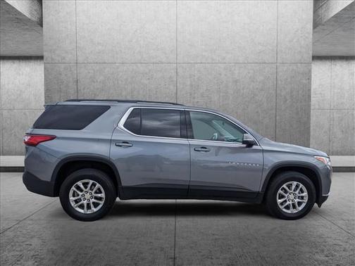 Photo 5 of 27 of 2021 Chevrolet Traverse LT Cloth