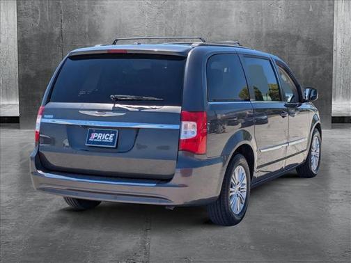 2015 Chrysler Town & Country Touring-L