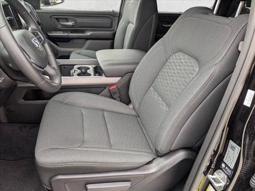 Diamond Black Crystal Pearlcoat 2026 RAM 1500 Express