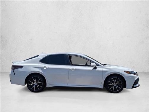 Ice Cap 2024 Toyota Camry SE