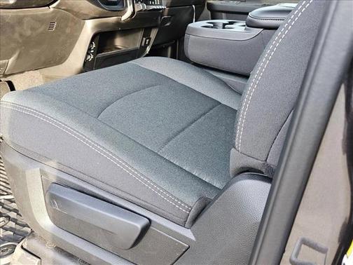 2025 RAM 2500 Tradesman Crew Cab 4x4 6'4' Box