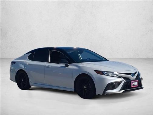 Wind Chill Pearl/Midnight Black Metallic 2022 Toyota Camry XSE