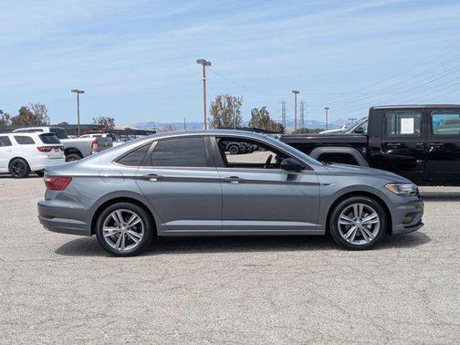 Platinum Gray Metallic 2021 Volkswagen Jetta 1.4T R-Line