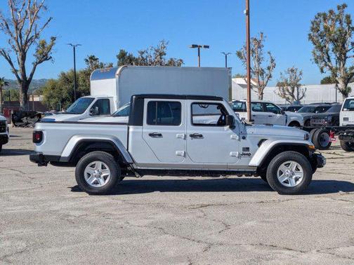 2022 Jeep Gladiator Sport S