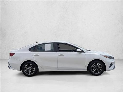 Snow White Pearl 2024 Kia Forte LXS
