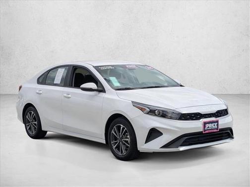 Snow White Pearl 2024 Kia Forte LXS
