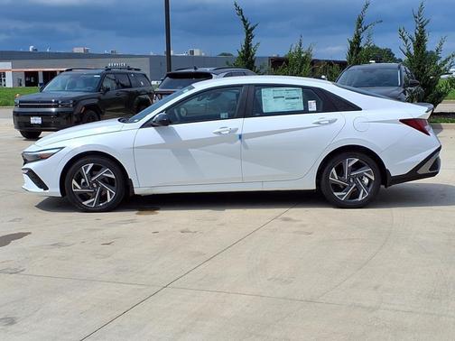 2025 Hyundai ELANTRA HEV SEL Sport