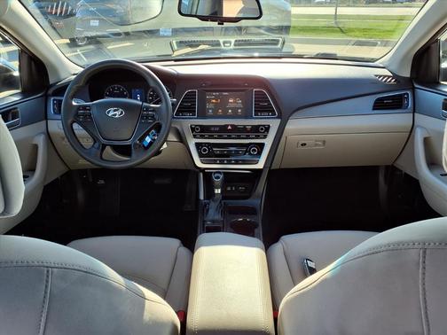 2017 Hyundai SONATA SE