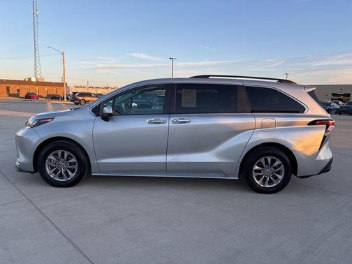 2024 Toyota Sienna XLE