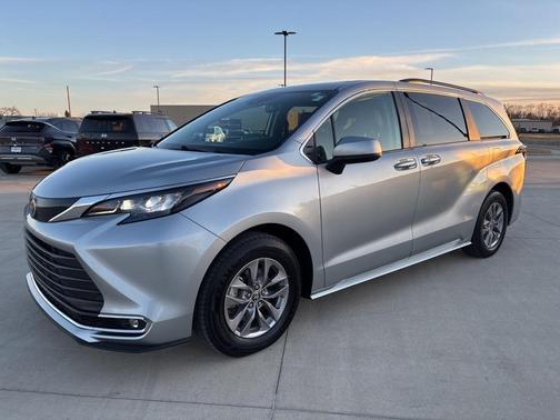 2024 Toyota Sienna XLE