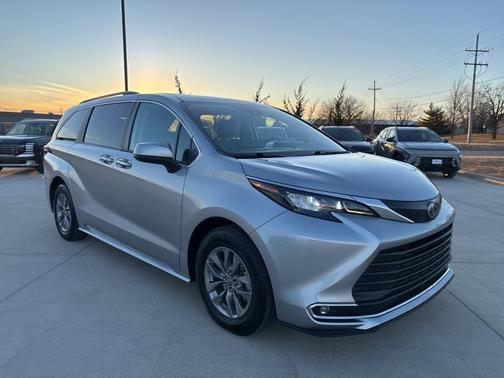 2024 Toyota Sienna XLE