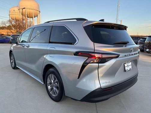 2024 Toyota Sienna XLE