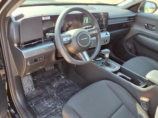 2025 Hyundai KONA SE