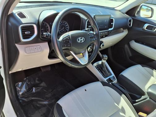 2022 Hyundai VENUE SEL