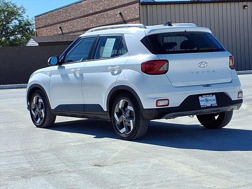 2022 Hyundai VENUE SEL