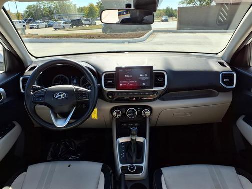 2022 Hyundai VENUE SEL