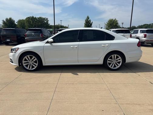 2019 Volkswagen Passat 2.0T Wolfsburg