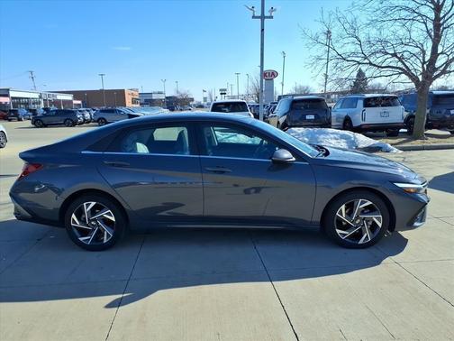 2025 Hyundai ELANTRA Limited