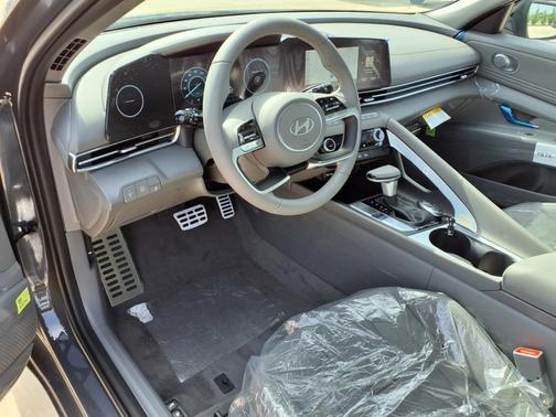 2025 Hyundai ELANTRA HEV SEL Sport